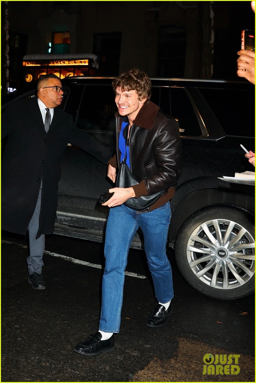 connor storrie all smiles while arriving for saturday night live cast dinner 015285854