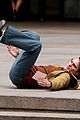 joaquin phoenix falls joker set 03