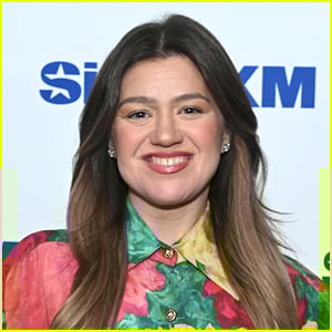 Kelly Clarkson Reveals Hit Song She's Trying to Squeeze In for Kellyoke Before Talk Show Ends