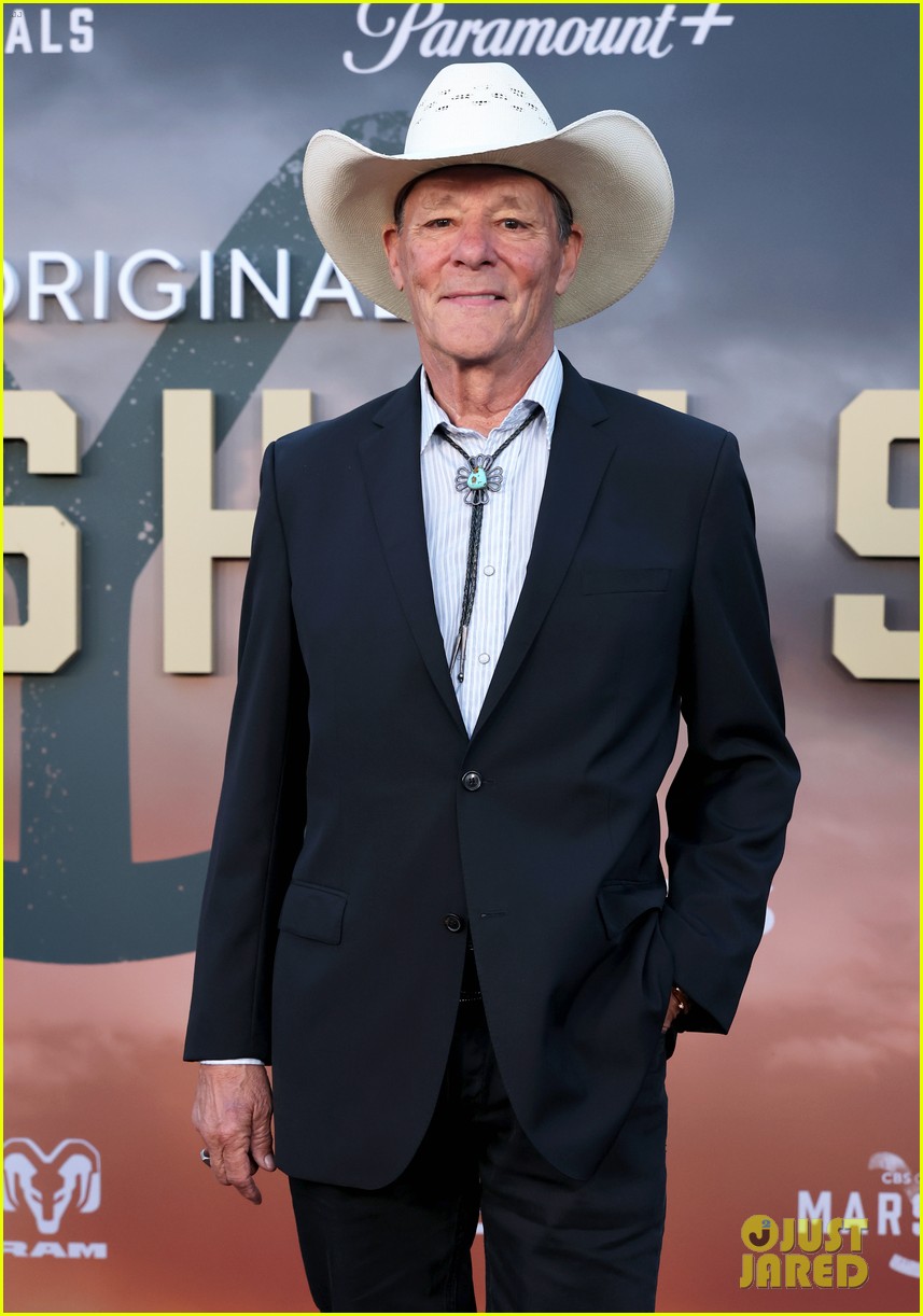 luke grimes arielle kebbel more attend marshals premiere 235285911